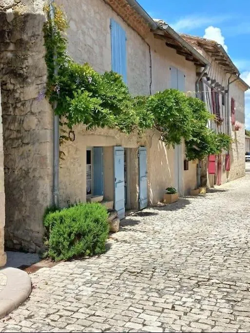 Holiday home Maison Dans La Magnifique Village De Montjoi France