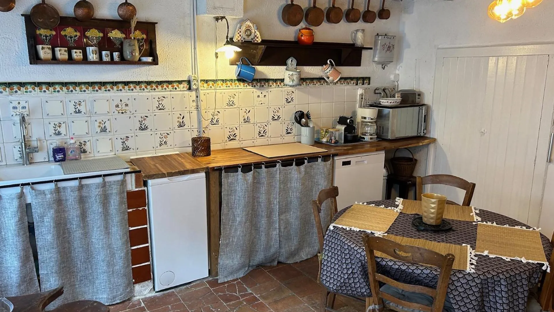 Maison Dans La Magnifique Village De Montjoi Holiday home